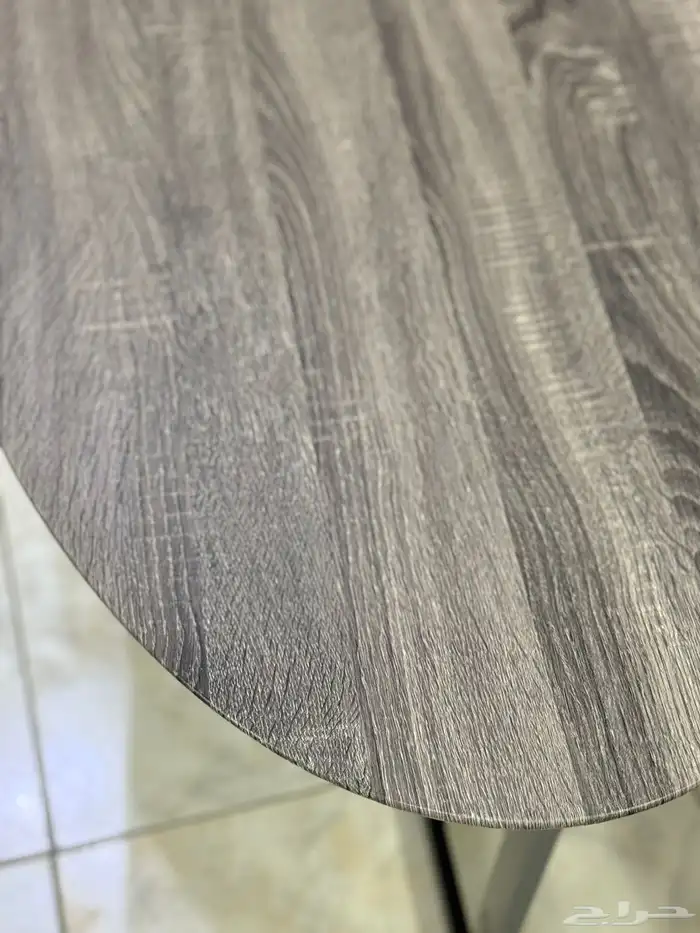 سرير وكومدينا وطاوله للبيع 2