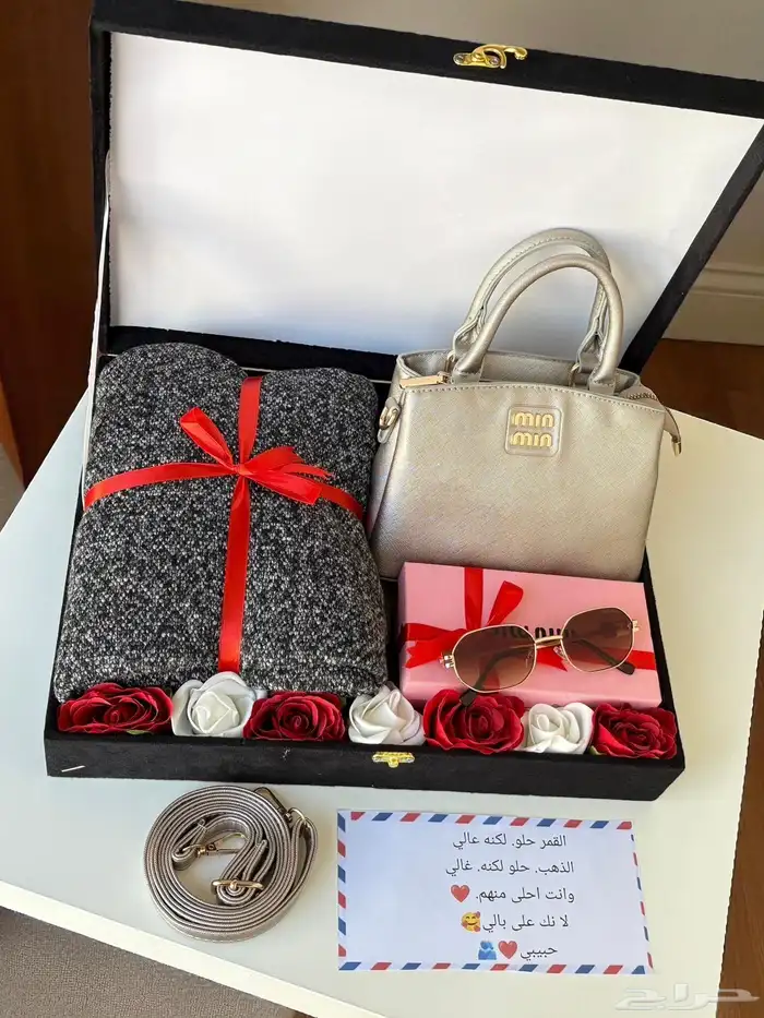 طقم لوكس هدايا نسائي وشتوي وفخم اهدي من تعز عليه 1