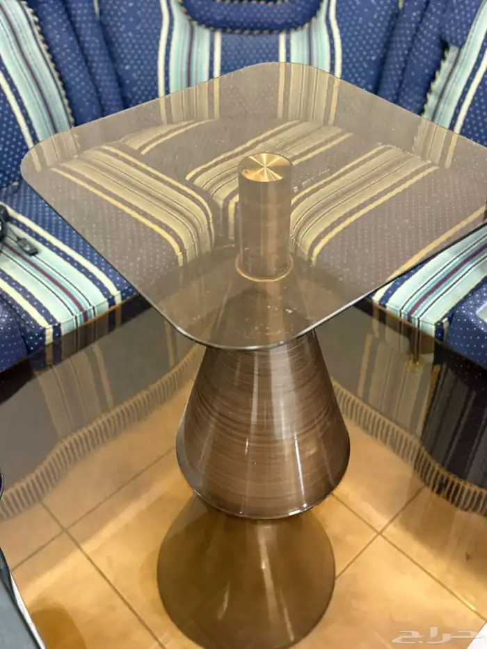 سرير وكومدينا وطاوله للبيع 12