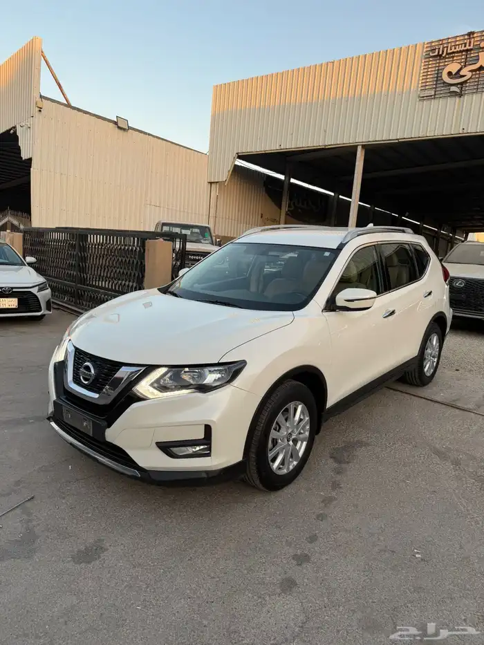 نسيان اكستريل 2022 ابيض 5 ركاب عداد 130 الف 0