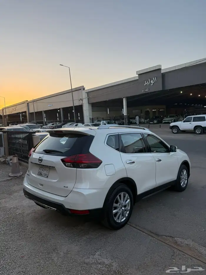 نسيان اكستريل 2022 ابيض 5 ركاب عداد 130 الف 7