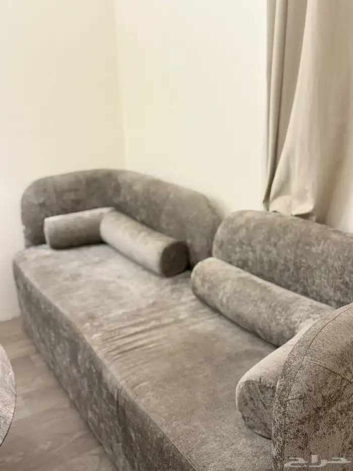 سرير وكومدينا وطاوله للبيع 13