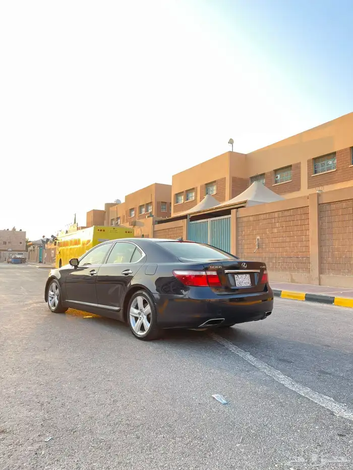 للبيع او البدل لكزس Ls460 3