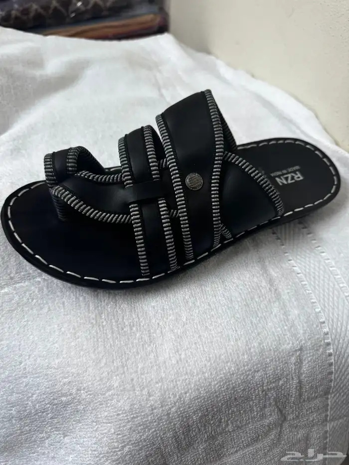 للبيع جزمات اسبورت وا اسليبر بي أسعار الجمله 10