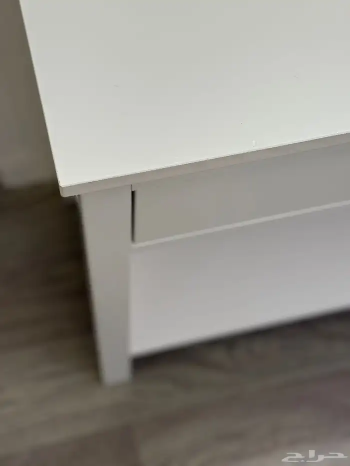 سرير وكومدينا وطاوله للبيع 3