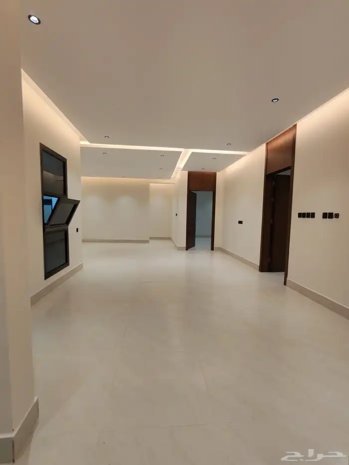 للبيع شقق تمليك علوي مع ملحق في السطح في حي حسام با الخميس 16