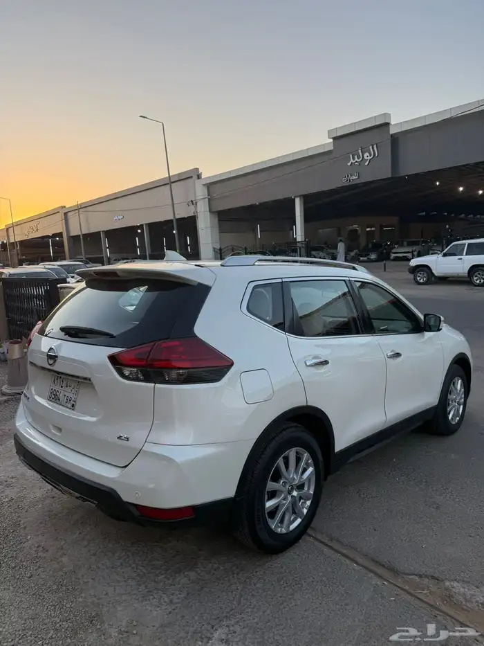 نسيان اكستريل 2022 ابيض 5 ركاب عداد 130 الف 5