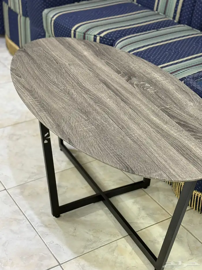 سرير وكومدينا وطاوله للبيع 1