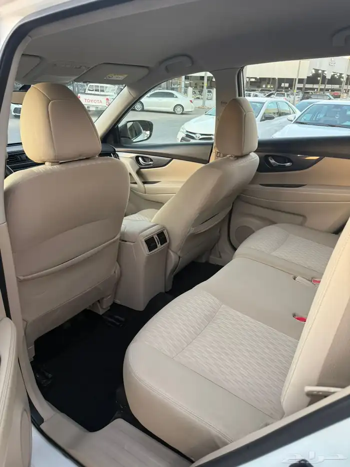 نسيان اكستريل 2022 ابيض 5 ركاب عداد 130 الف 8