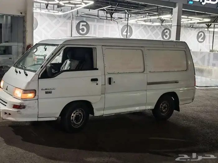 باص مستبيشي 2008 1