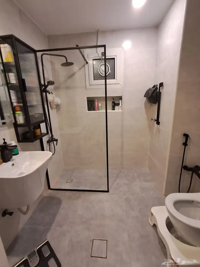 حاجز شاور زجاج سكوريت 10ملي تركيب فواصل وقواطع شاور ومرايا 2