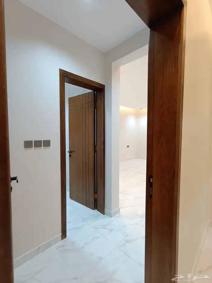 للبيع روف علويه 5 غرف نوم  ومدخل سياره بحوش وشقق أرضيه مدخل 17