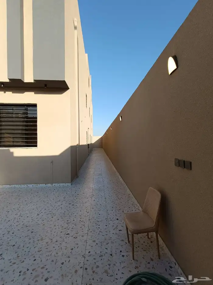 للبيع روف علويه 5 غرف نوم  ومدخل سياره بحوش وشقق أرضيه مدخل 3