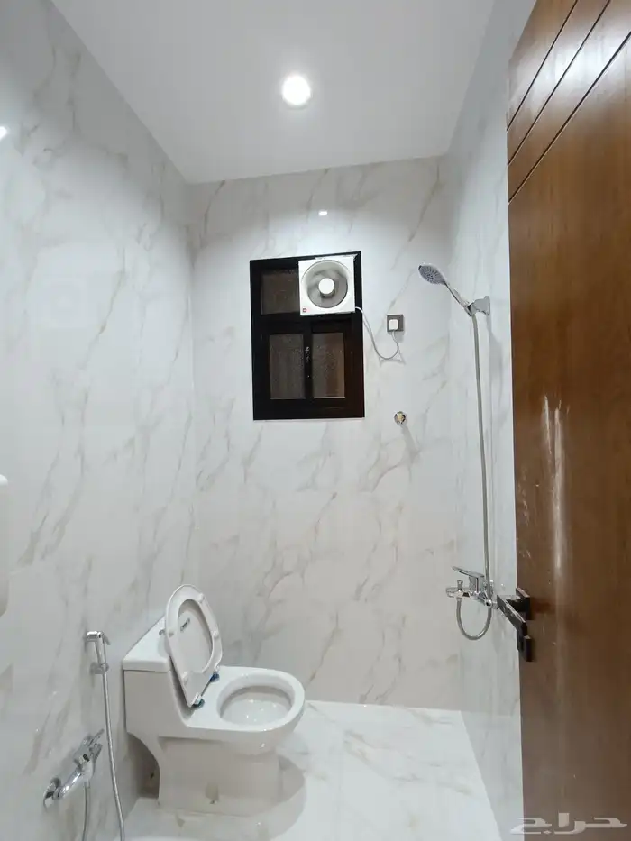 للبيع روف علويه 5 غرف نوم  ومدخل سياره بحوش وشقق أرضيه مدخل 16