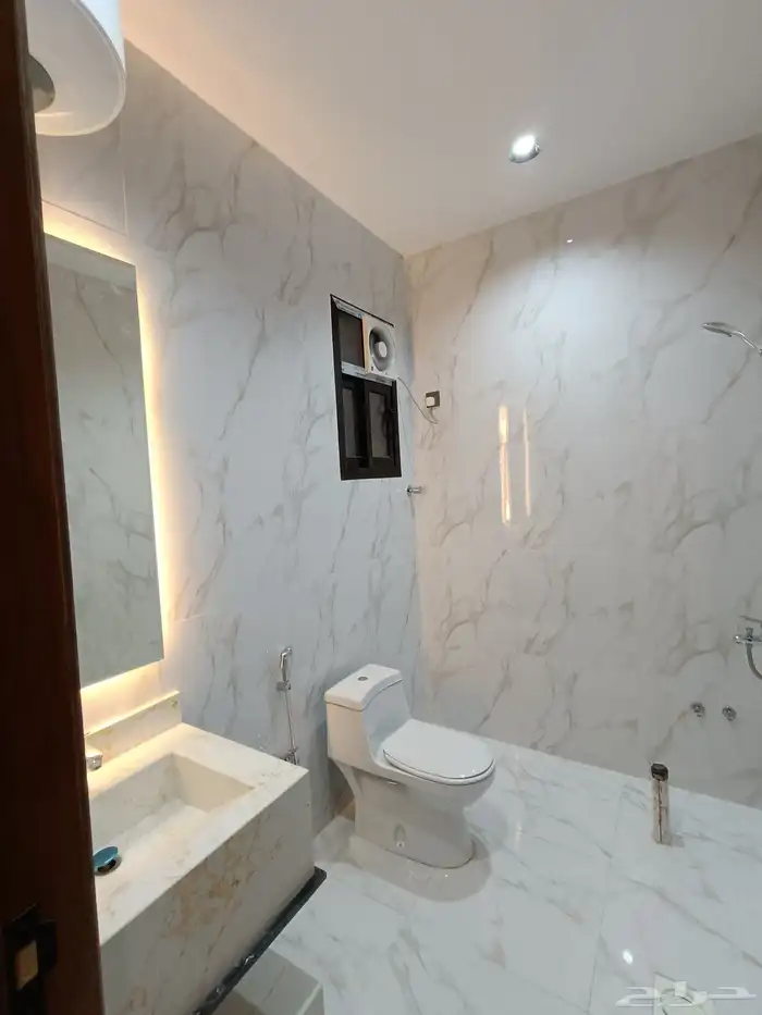 للبيع روف علويه 5 غرف نوم  ومدخل سياره بحوش وشقق أرضيه مدخل 18