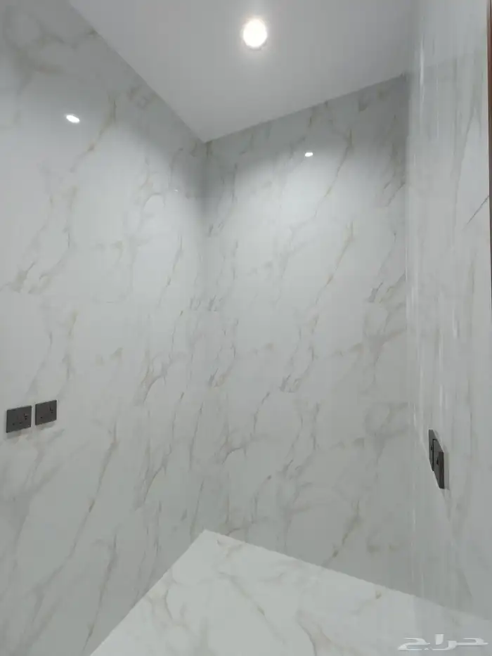 للبيع روف علويه 5 غرف نوم  ومدخل سياره بحوش وشقق أرضيه مدخل 14