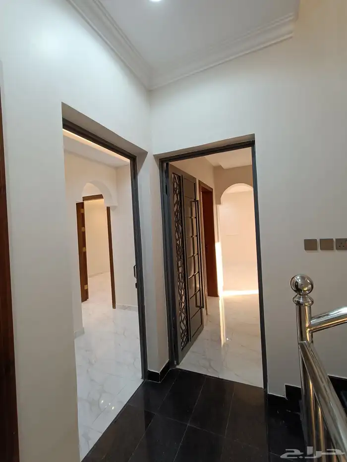 للبيع روف علويه 5 غرف نوم  ومدخل سياره بحوش وشقق أرضيه مدخل 27