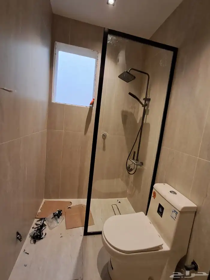 حاجز شاور زجاج سكوريت 10ملي تركيب فواصل وقواطع شاور ومرايا 0