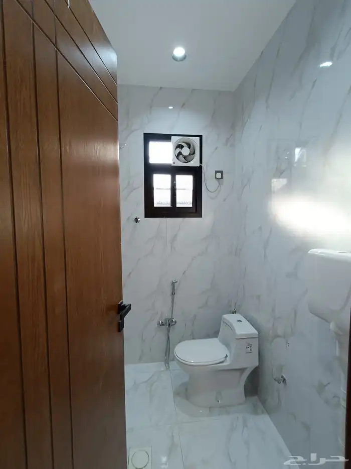 للبيع روف علويه 5 غرف نوم  ومدخل سياره بحوش وشقق أرضيه مدخل 8