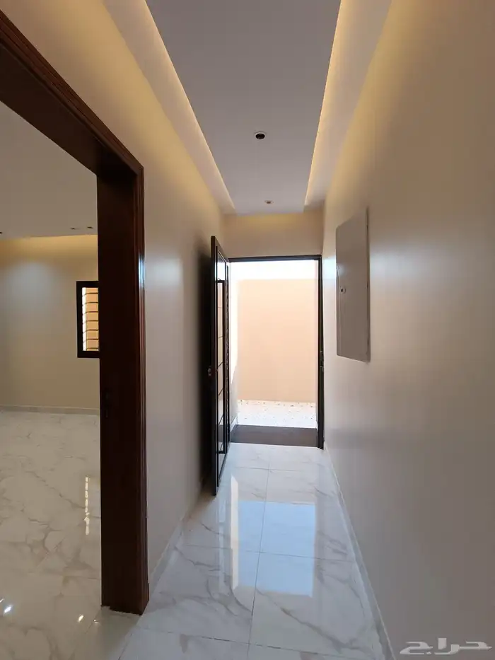 للبيع روف علويه 5 غرف نوم  ومدخل سياره بحوش وشقق أرضيه مدخل 10