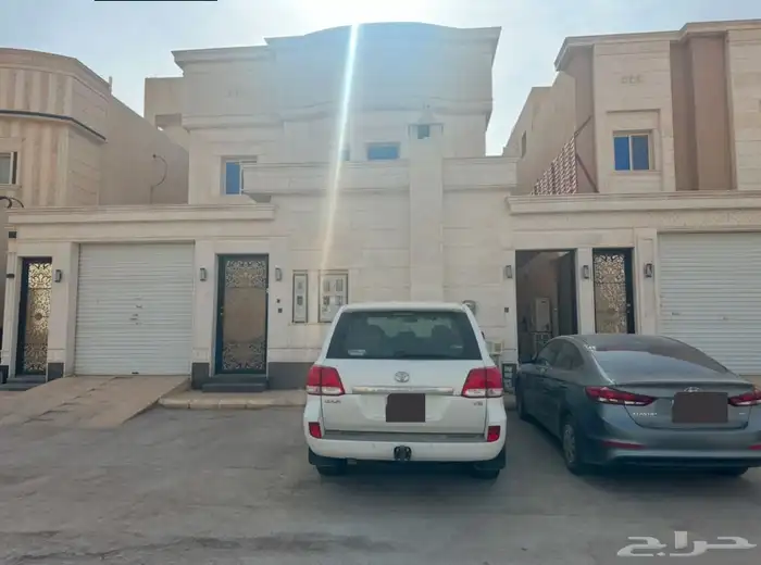 للبيع فيلا بحي المونسية درج داخلي مع شقتين 0