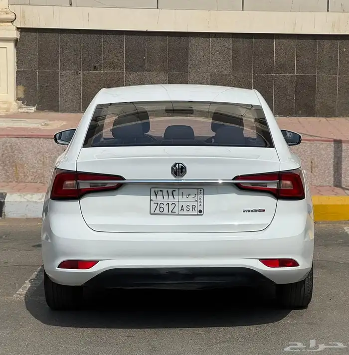 مجموعة من 10 سيارات MG 5 موديل 2023 السعر من 26000 الف 25