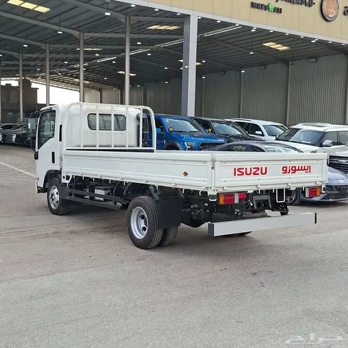 ايسوزو دينا 2024 محرك 4.8 الطن3 خليجي السعر 120شامل الضريبه 4