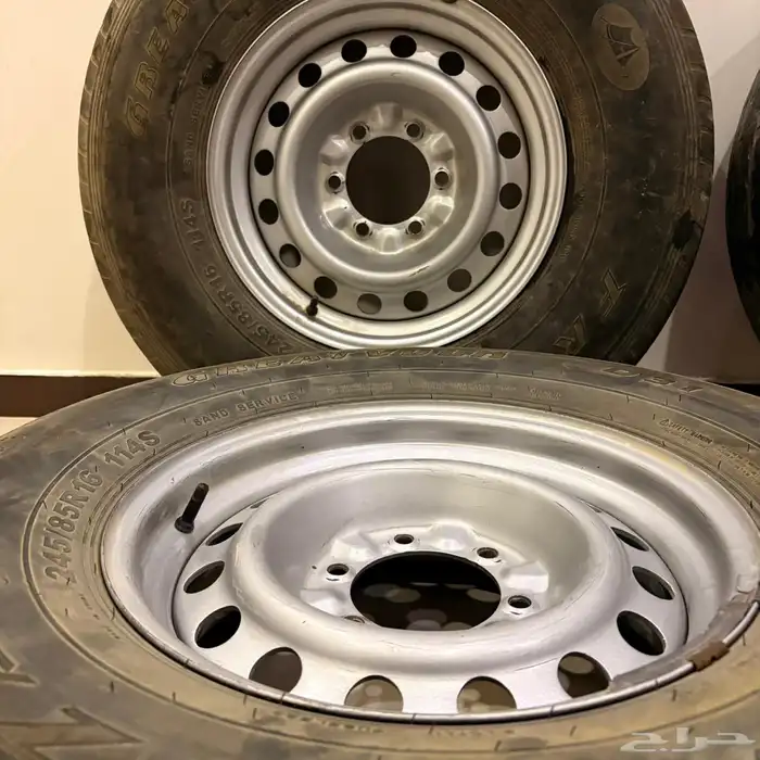 جنوط وكفرات جنط 16 خاليات من الرقع الداخلية والتحبيل 4