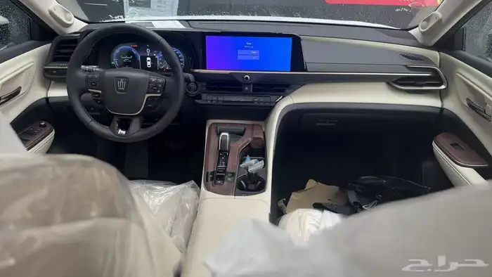 تويوتا كراون 2025 بريميوم لدى شركة عبدالمجيد الخضر 8