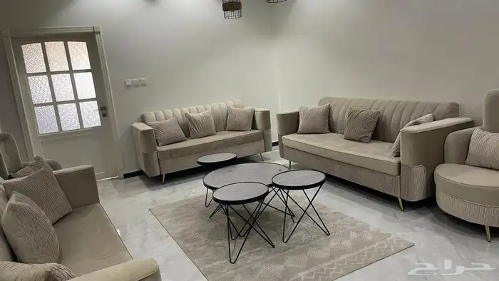 كنب مع طاوله وسجاد 2