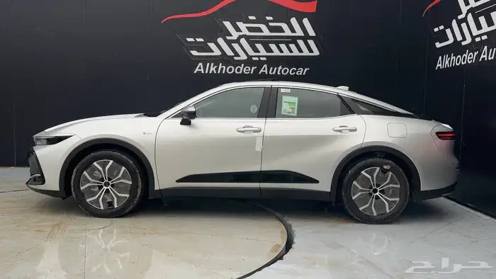 تويوتا كراون 2025 بريميوم لدى شركة عبدالمجيد الخضر 2