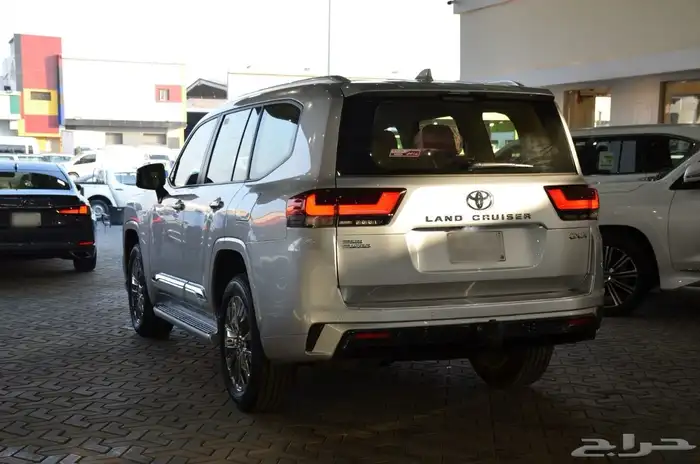 تويوتا لاند كروزر GXR S 2025 وارد عبد اللطيف جميل 3
