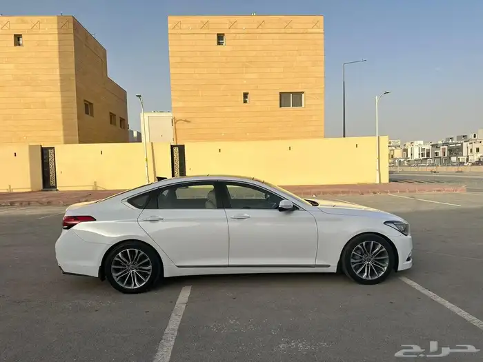 سيارة جينيسيس 2016 للبيع مالك اول 6