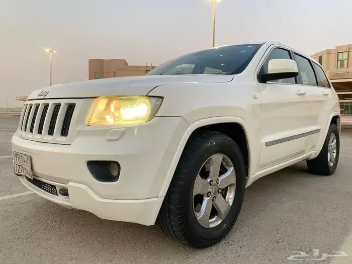 للبيع جيب جراند شروكي لريدو دبل موديل 2011 6