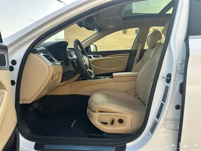 سيارة جينيسيس 2016 للبيع مالك اول 12