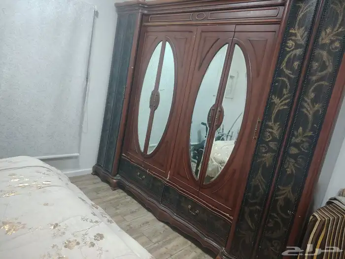 غرفه نوم للبيع سرير ودولاب تسريحة بدون مرتبه 1