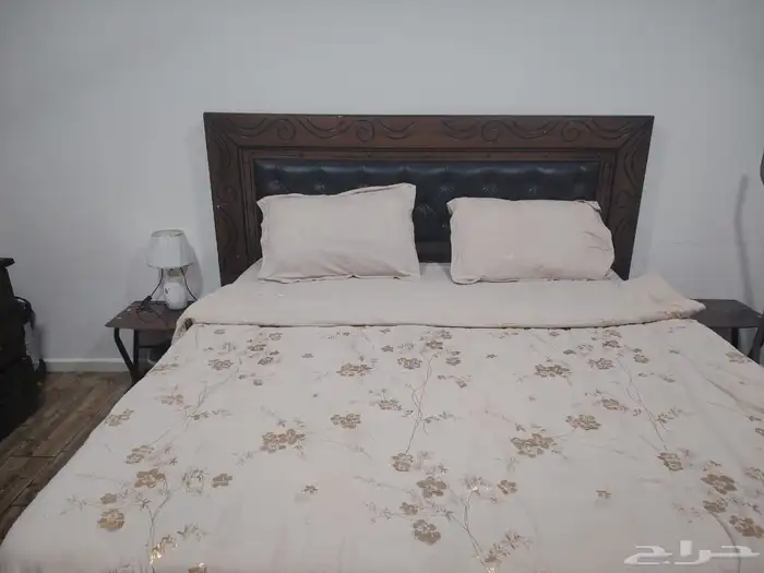 غرفه نوم للبيع سرير ودولاب تسريحة بدون مرتبه 0