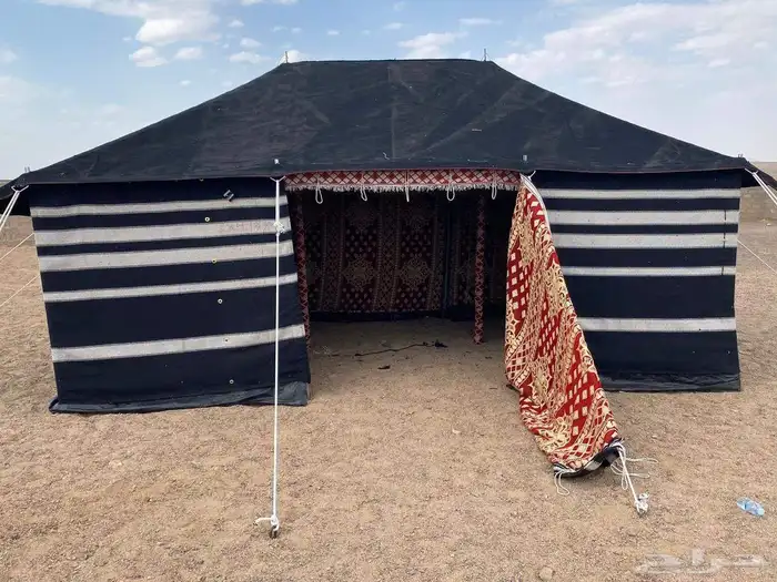 يوجد لدينة جميع انواع بيوت الشعر والخيام 5