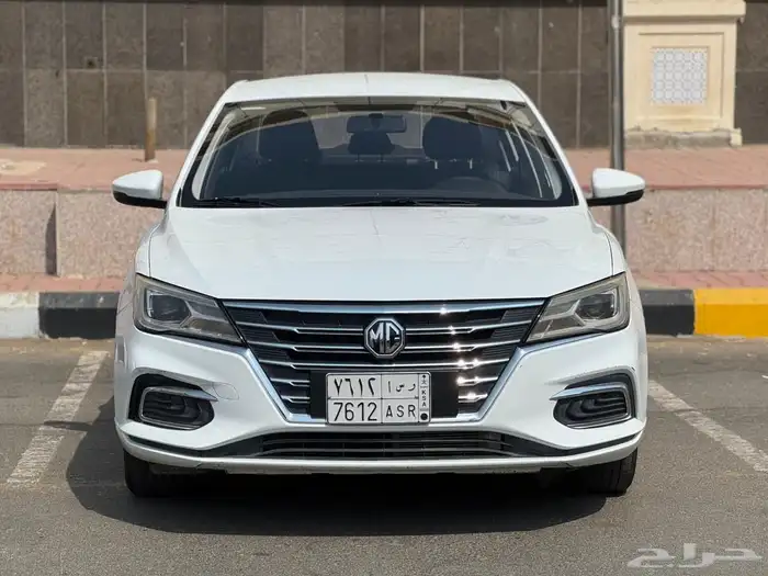 مجموعة من 10 سيارات MG 5 موديل 2023 السعر من 26000 الف 13