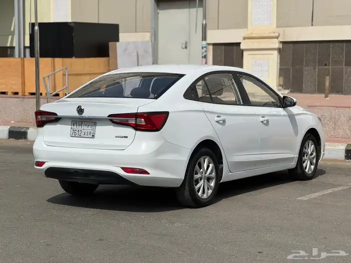مجموعة من 10 سيارات MG 5 موديل 2023 السعر من 26000 الف 24