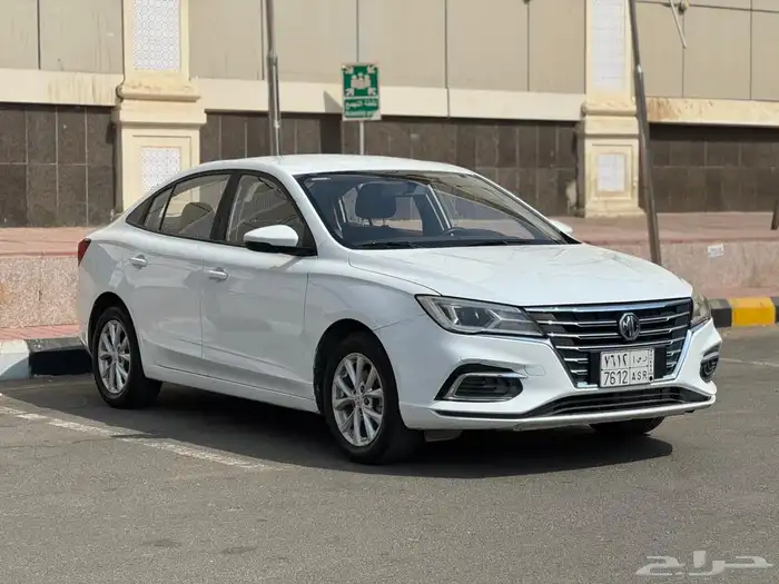 مجموعة من 10 سيارات MG 5 موديل 2023 السعر من 26000 الف 12