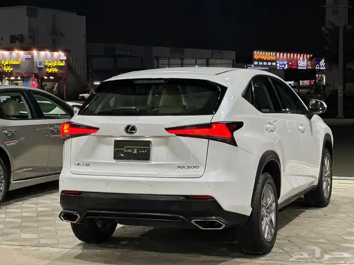 لكزس NX 300 موديل 2019 3