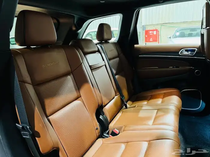 جيب شروكي 2018 ساميت V8(بحالة ممتازة) 9