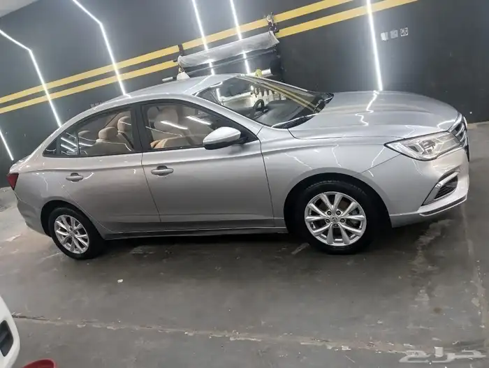 ام جي 5 ستاندر 9