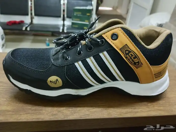 للبيع جزمات اسبورت وا اسليبر بي أسعار الجمله 56