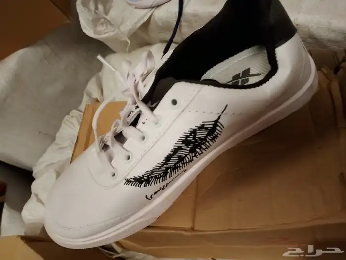 للبيع جزمات اسبورت وا اسليبر بي أسعار الجمله 50