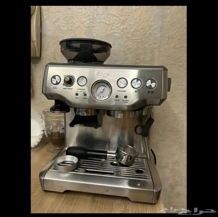 مكينة قهوة من سيج مع جميع ملحقاتها شبه جديدة 0