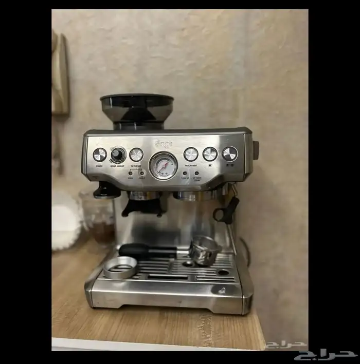مكينة قهوة من سيج مع جميع ملحقاتها شبه جديدة 1