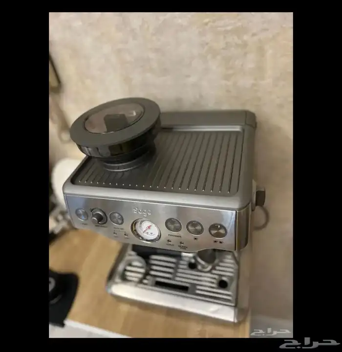 مكينة قهوة من سيج مع جميع ملحقاتها شبه جديدة 2