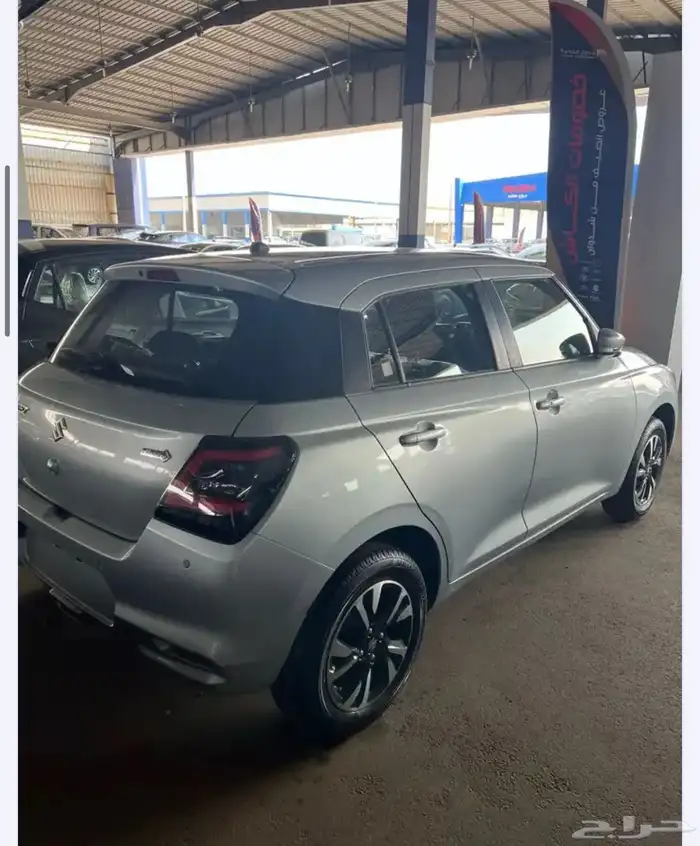 سوزوكي سويفت GLX 2025 3